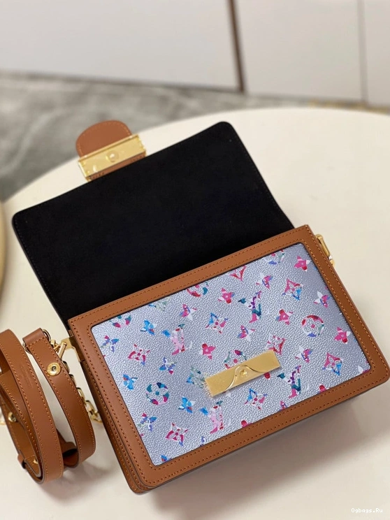 LOUIS DAUPHINE VUITTON MM 0513